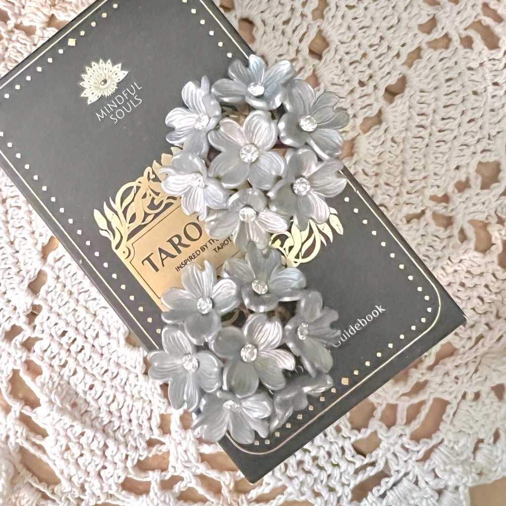 Vintage 1950’s 60’s Grey Molded Celluloid Flower Clip On Earrings Rhinestones